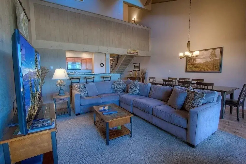 Sky Lake Splendor 5 Bedroom Condo by RedAwning