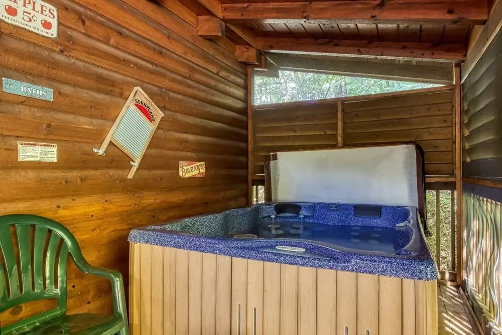 ER227 - Bearry Nice Great Location - Close To Town! 1 Bedroom Cabin by RedAwning