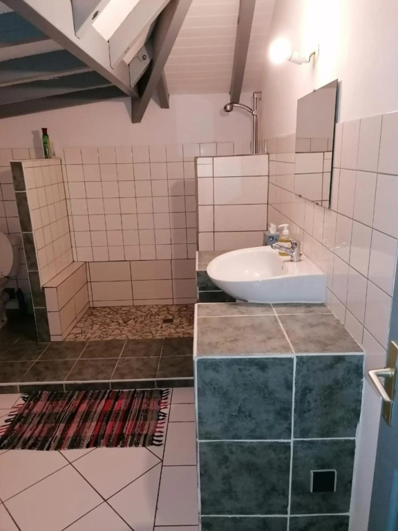Appartement de 3 chambres avec vue sur la mer terrasse et wifi a Deshaies a 1 km de la plage