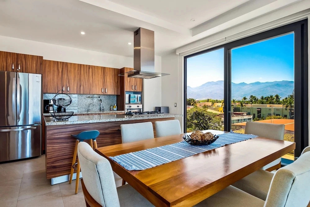 5th-floor Condo With Partial Ocean Views, Heated Pool, Sauna, Gym, Balcony, W/D