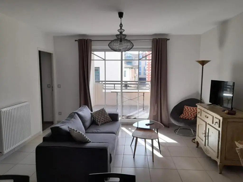 Appartement Central à Arcachon avec 2 Chambres, Parking Privé et Proche Plages - FR-1-319-16