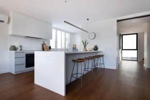 3 Story Townhouse In The Middle Of The City