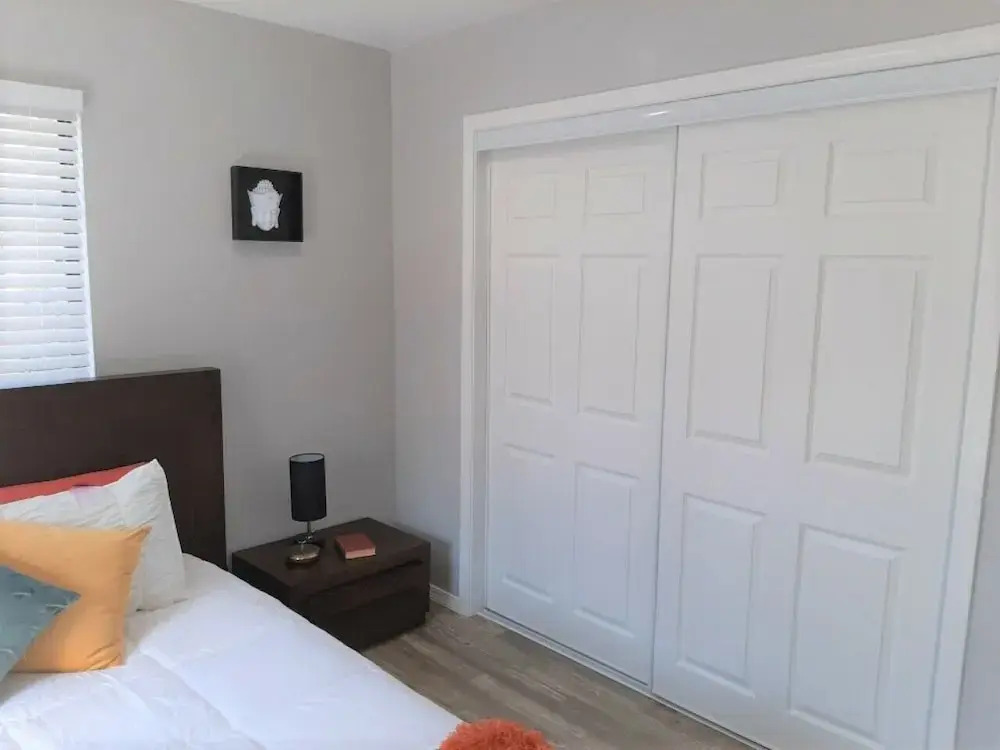 Private Bedroom Suite - Communal House near Integris Private