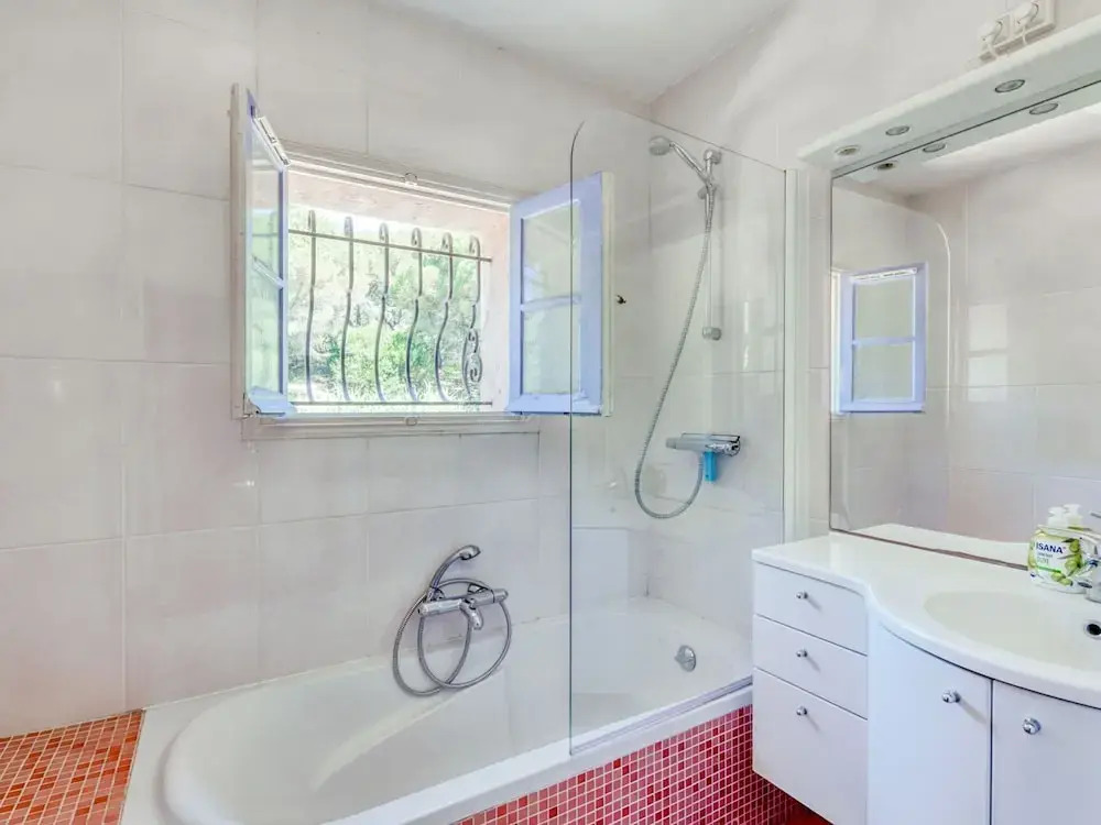 Villa With Guest Accommodation and Heated Pool in Sainte Maxime