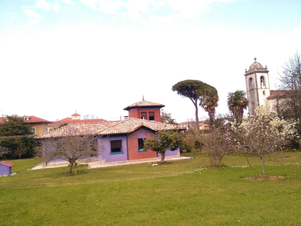 House With 5 Bedrooms in Póo, With Wonderful Mountain View and Enclosed Garden - 1 km From the Beach