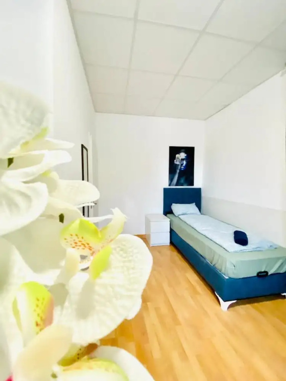 Stylish Shared 3-Bedroom Stay Near City