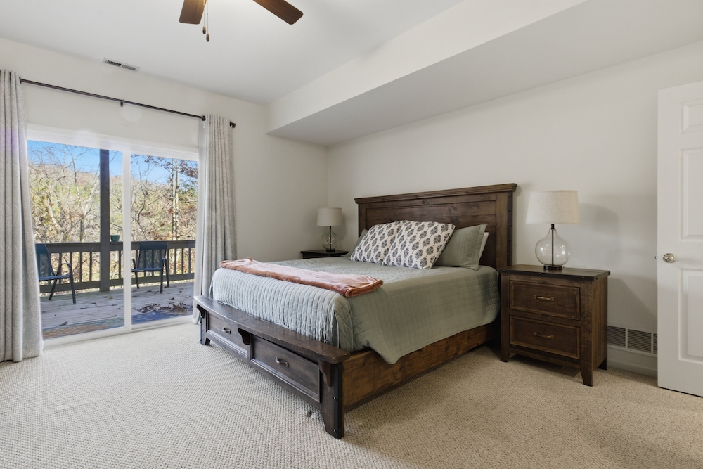 Old Kinderhook 2 Decks, Firepit, Kid & Pet Friendly Golf Retreat