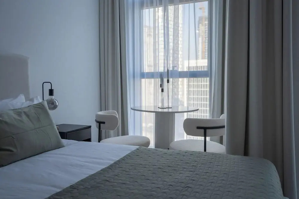 Waves - Comfort and Style in a 21st-Floor Studio With View