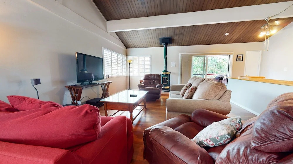 Sierra Manors 8 Pet-Friendly, Short Walk to the Shuttle, Spacious, Centrally Located by RedAwning