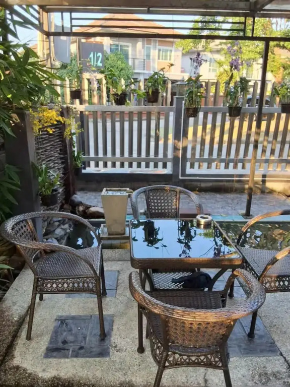 Spacious Entire House With Shared Fitness Room and Shared Indoor Pool in Club