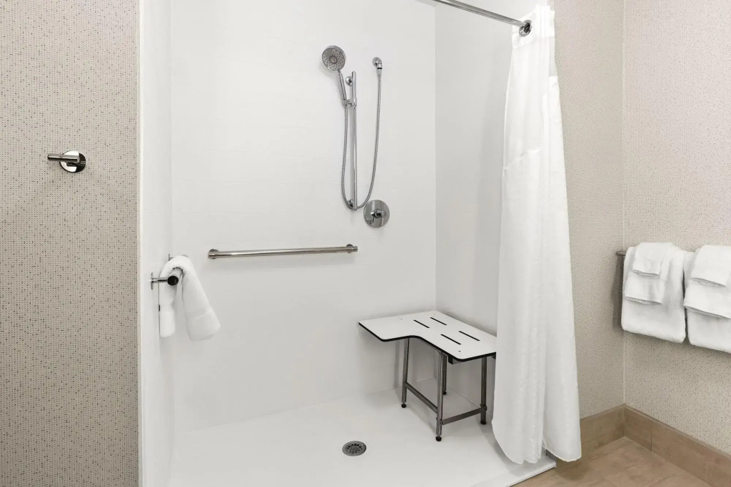 Holiday Inn Express & Suites Suisun City by IHG