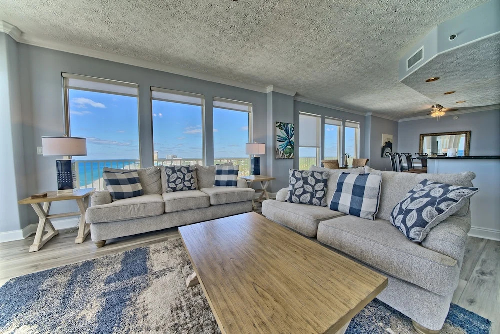 Spacious Tropical Condominium at 17th Floor with Beach and Pool Access - Unit 1707 by RedAwning