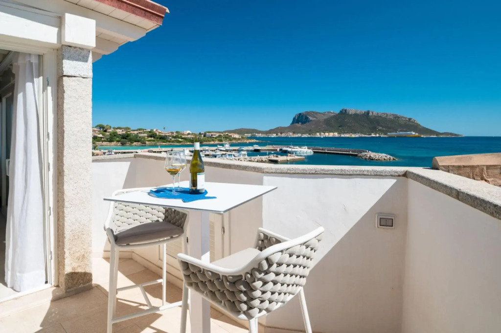 This charming one bedroom apartment is refined and elegantly furnished. It is perfect for a couple b-S'Abba Charming