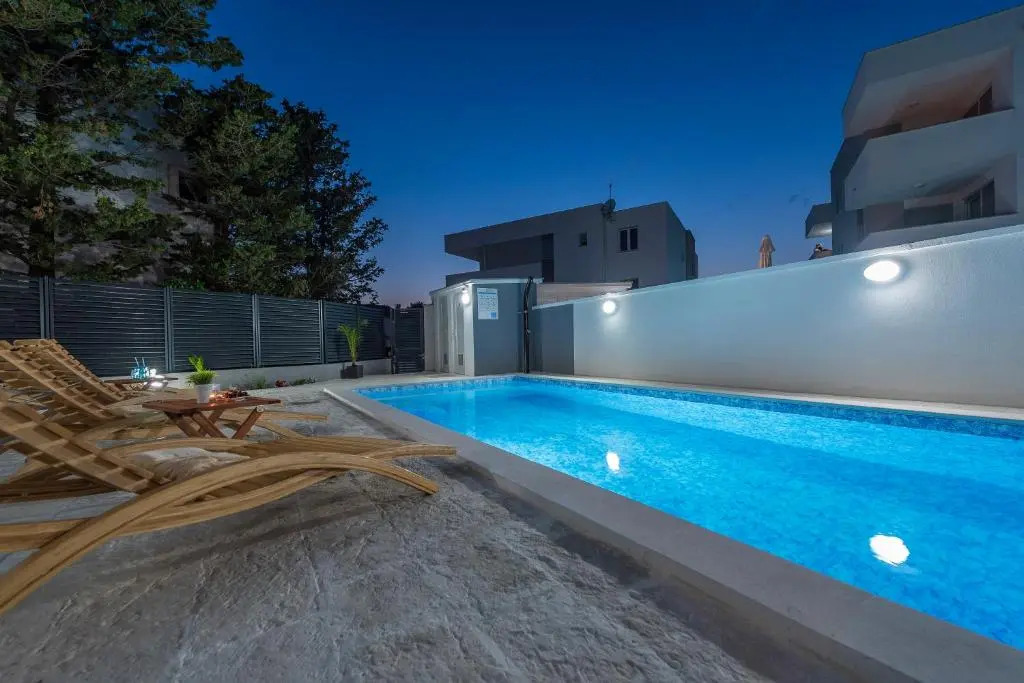 Villa Star 5 a centrally located ap. with a pool