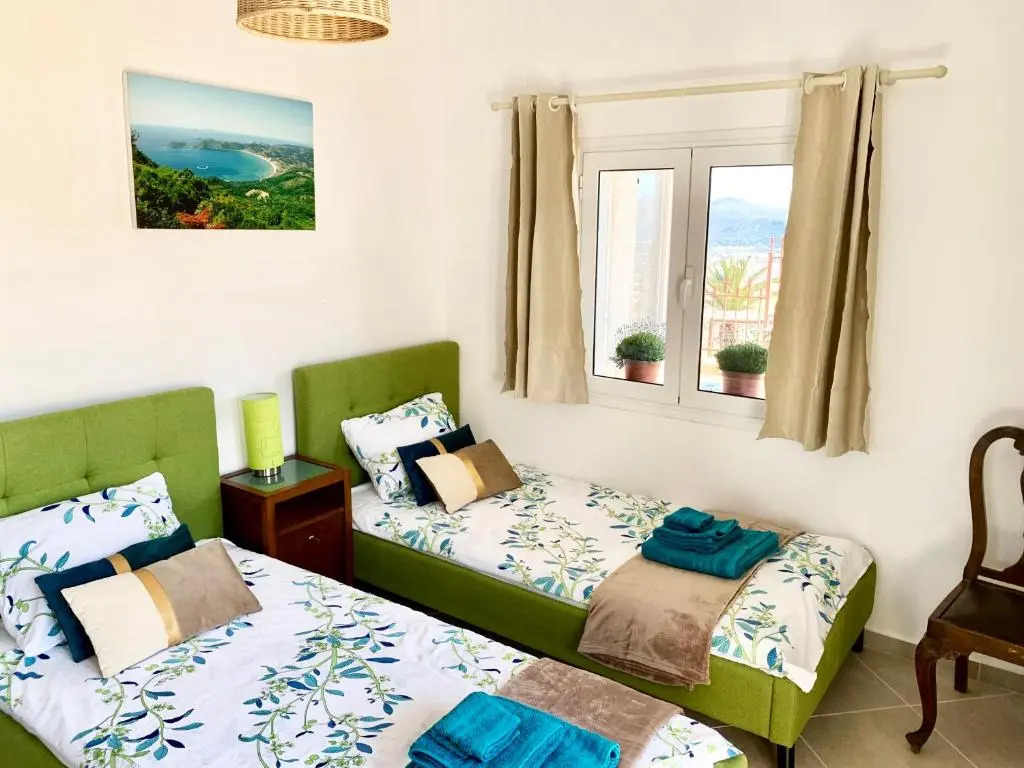 Sea view 4 bedrooms, 3 bathrooms Cottage