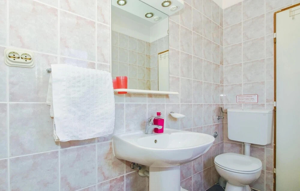 Cozy Home In Okrug Gornji With Sauna