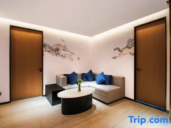 Yuxi Hotel (Xiaoshan Information Port Town Mingxing Road Subway Station)
