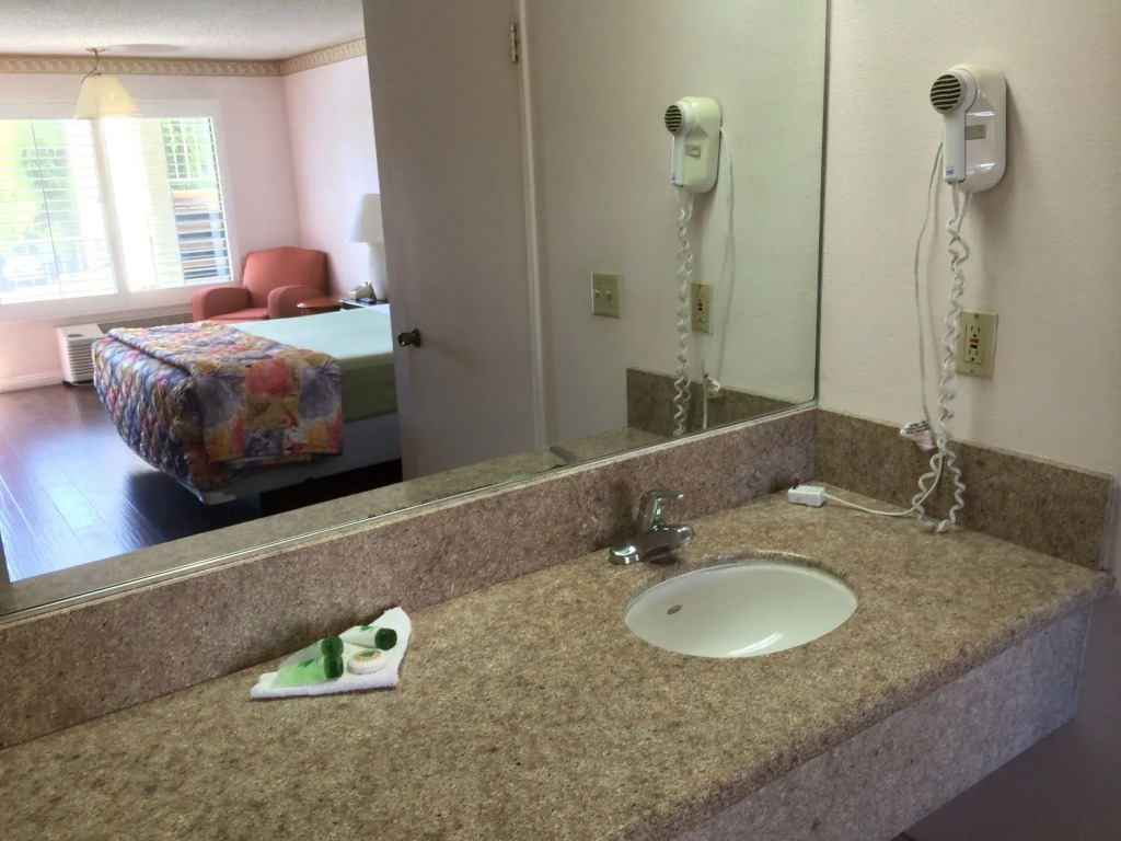 Alamo Inn & Suites