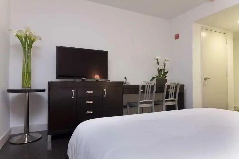 Metro Apartments