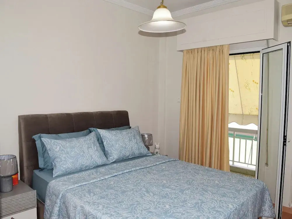 Apartment With Stunning Views - Sleeps 3 & Parking