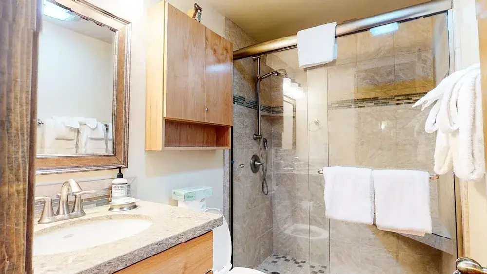 Sierra Megeve 7 Deluxe Remodeled Condo, Just A Short Walk To Canyon Lodge by RedAwning