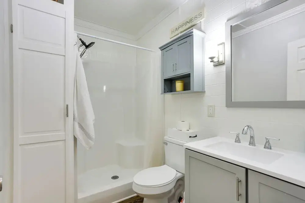 Near Parks & Lakes: Pet-friendly Winnie Cottage