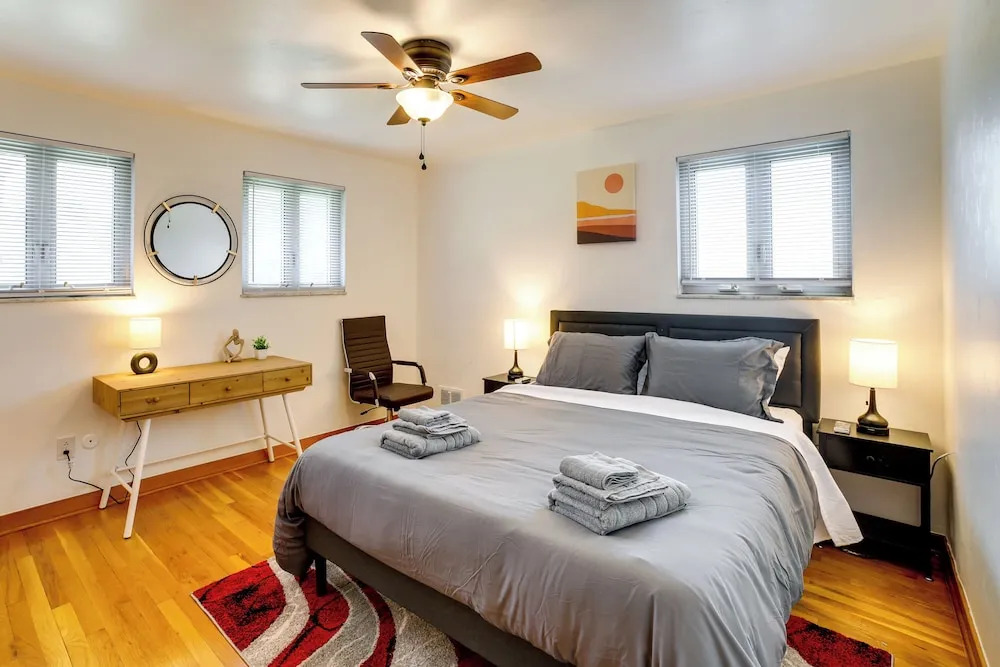3 Mi to Downtown: Pittsburgh Home w/ Balcony!