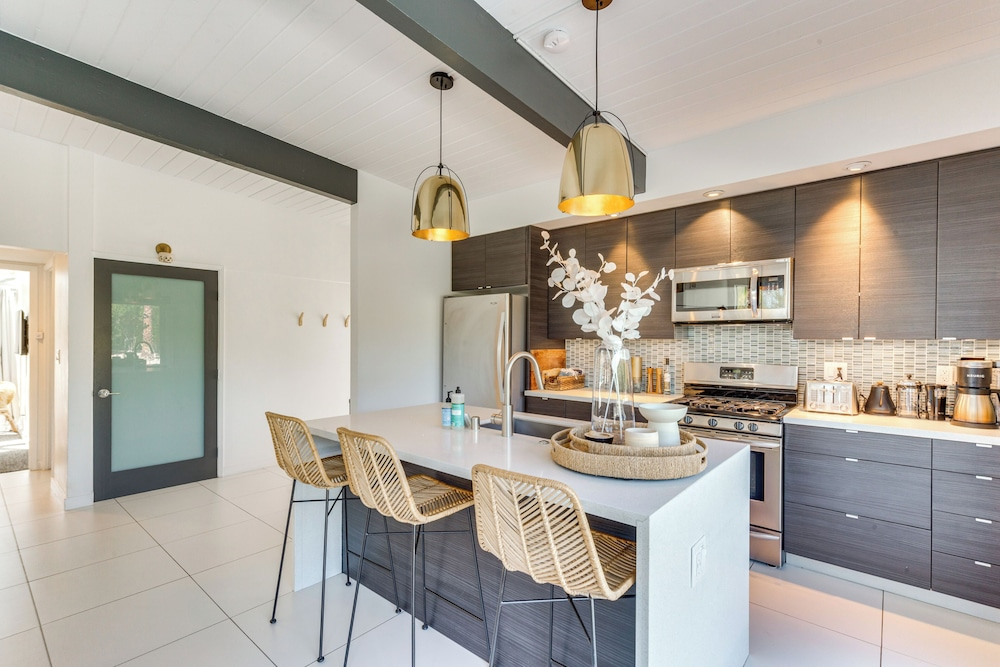 Luxe Outdoor Living: Palm Springs Retreat w/ View!