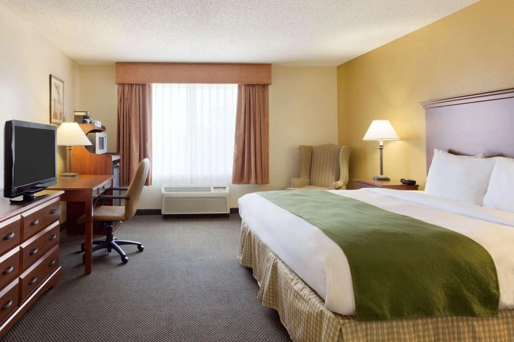 Country Inn & Suites by Radisson, Norman near University