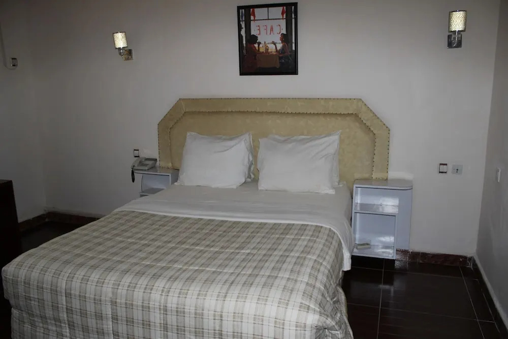Zambezi Inn Airport Hotel