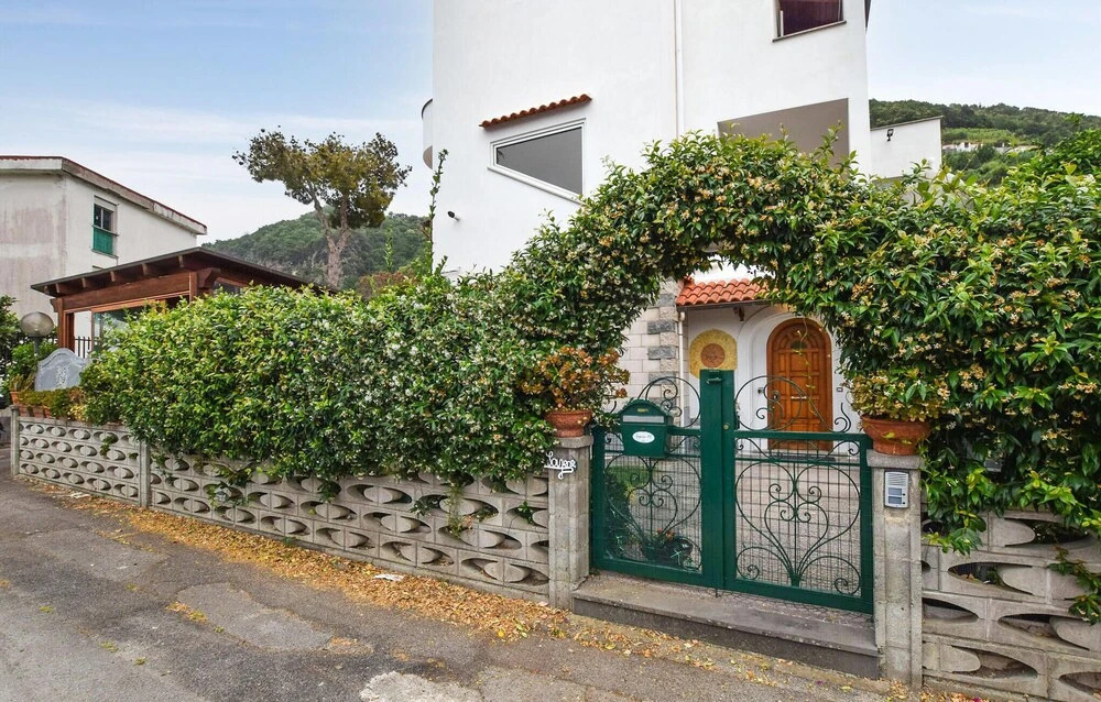 Nice Apartment in Ischia With 3 Bedrooms and Wifi