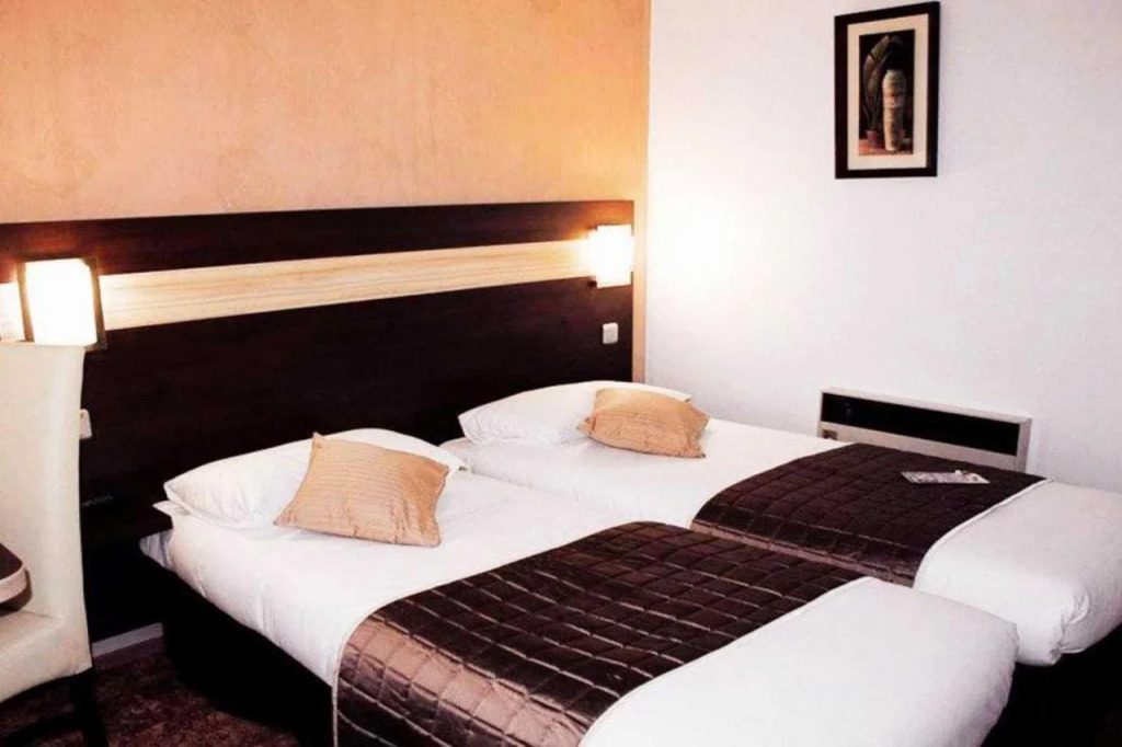 Contact Hotel Restaurant La Chaumière entre Orgeval et Flins A13 sortie 8