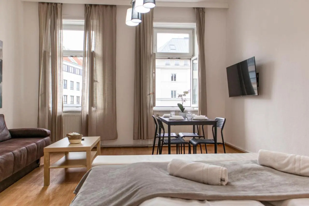 Fulfilling 2BR Apt. Very Central and Good Located