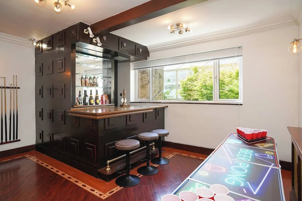 Spa Home With Swimming Pool, Hottub, and Sauna