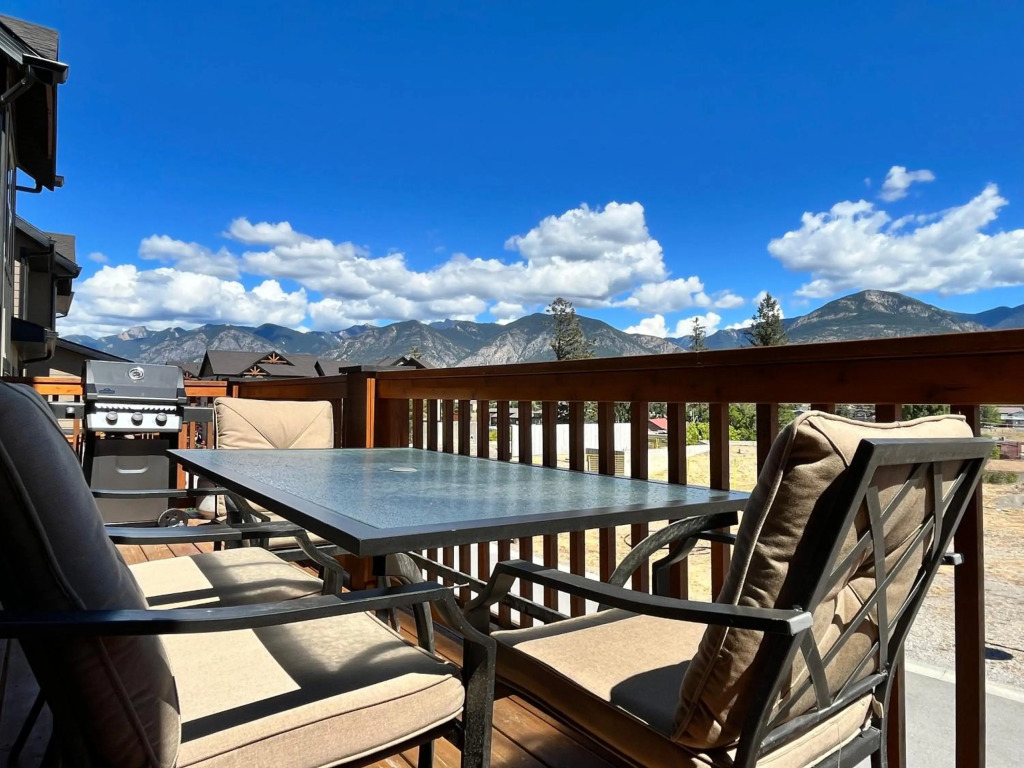 Perfect base Invermere 3bd townhouse mt views with garage