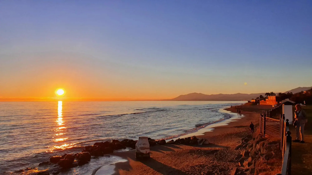 Playa real beach apartment Marbesa