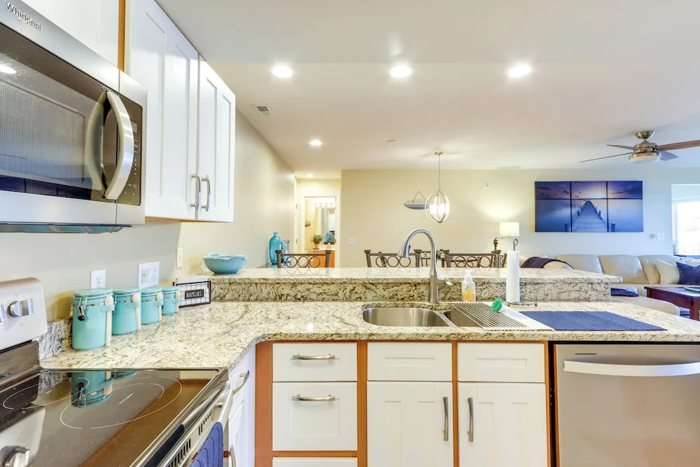 Lake Views & Screened Porch: Ozarks Getaway!