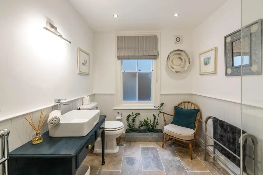 Delightful 1BD Flat in the Heart of Barnes Village