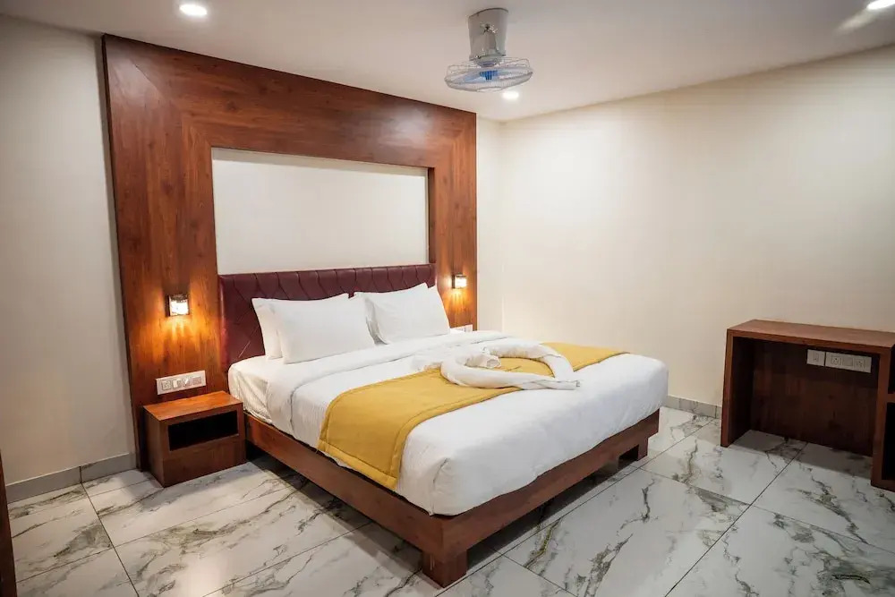 Hotel The Pearl Shine
