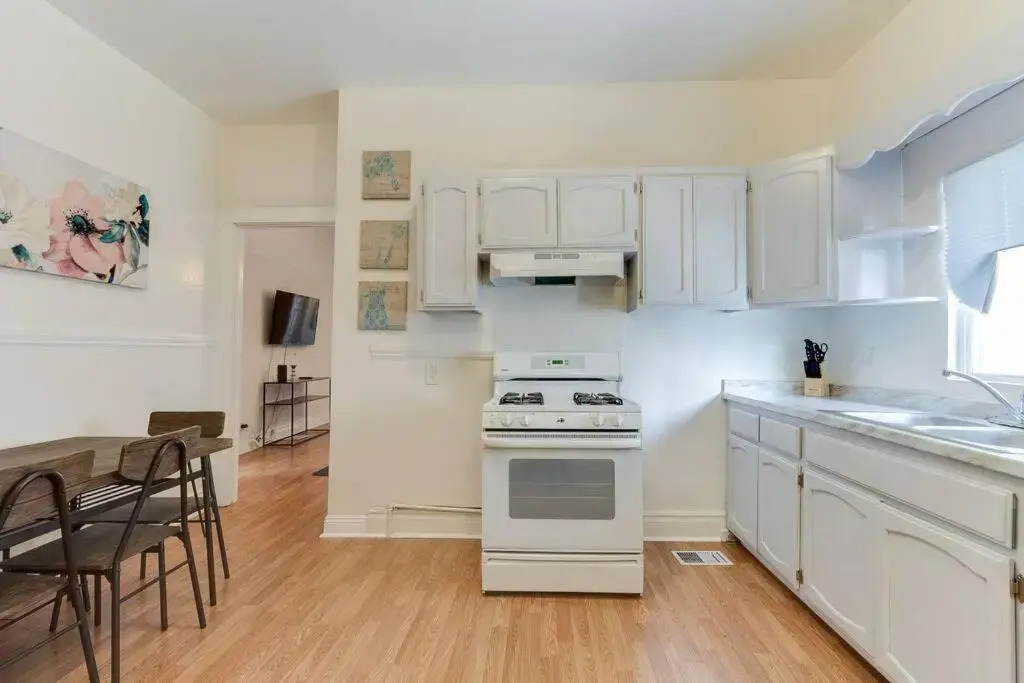 5 Bedroom Koreatown Charmer near DTLA