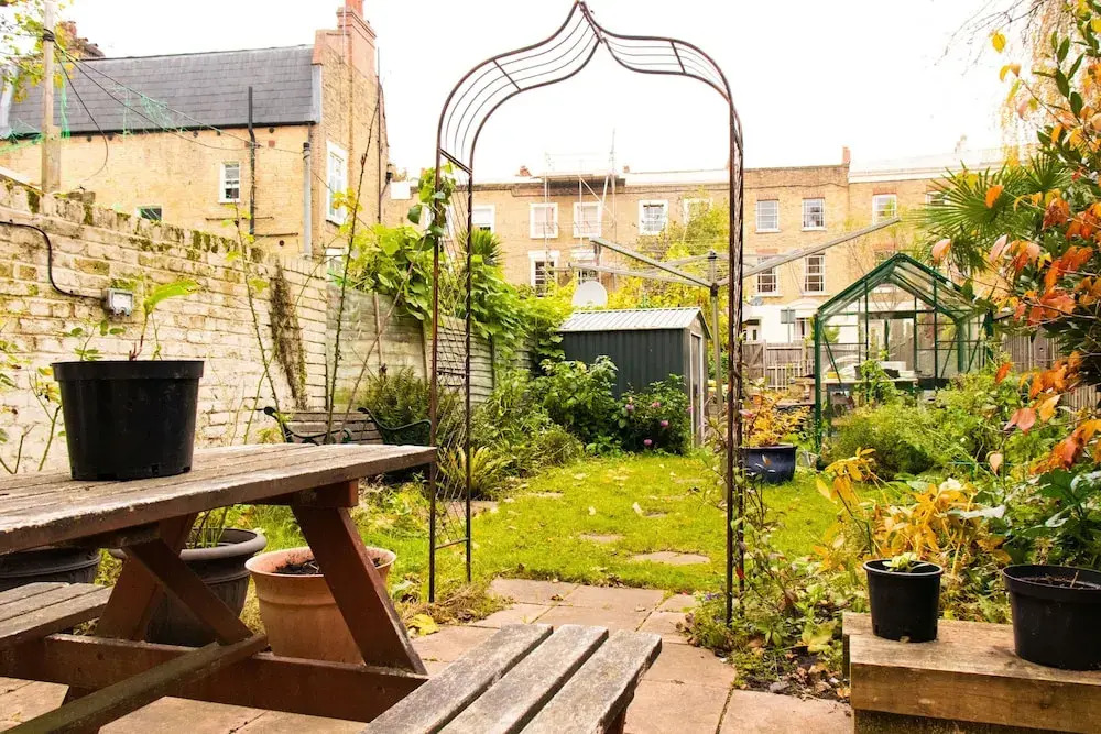 Trendy Two Bed Apartment With Private Garden