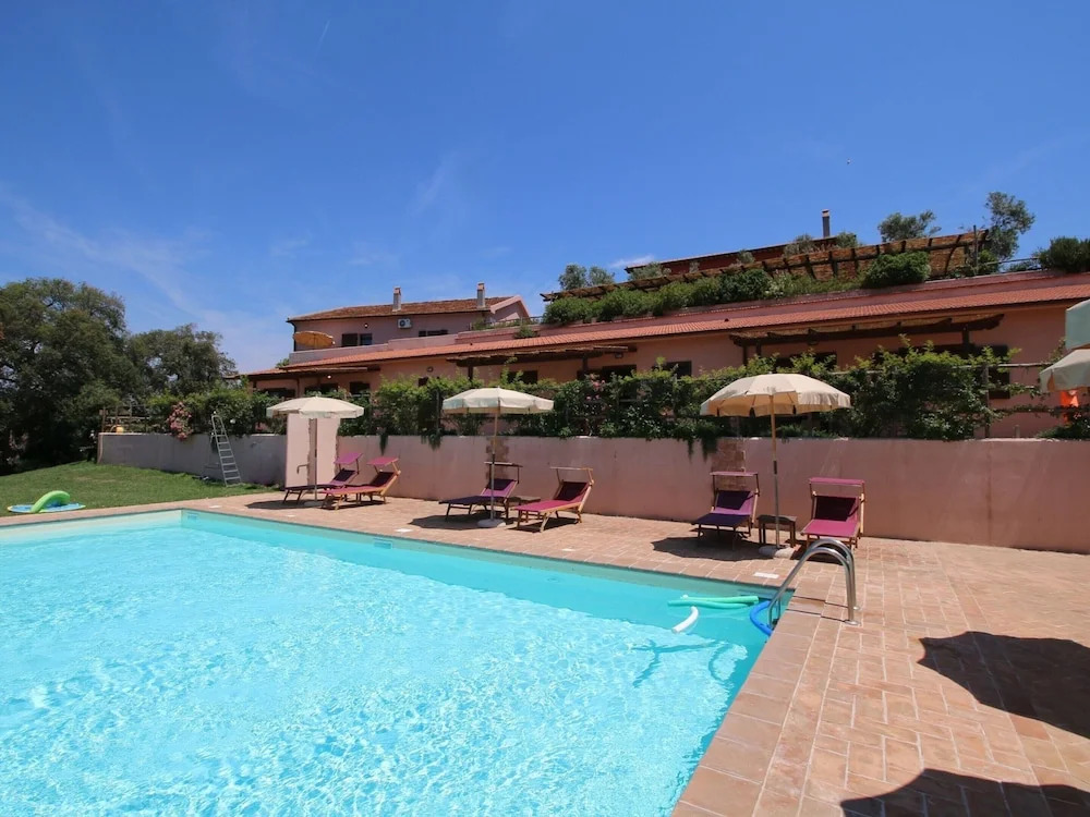 Apartment in Montalto Near Lake and Pool