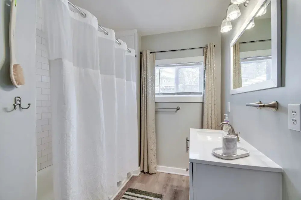 2 Mi to Dtwn: Syracuse Gem w/ Screened Porch