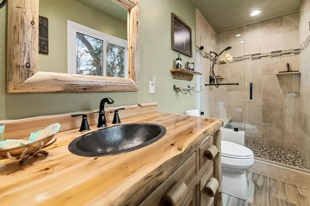 31 - Serenity Pines 4 Bedroom Home by Redawning