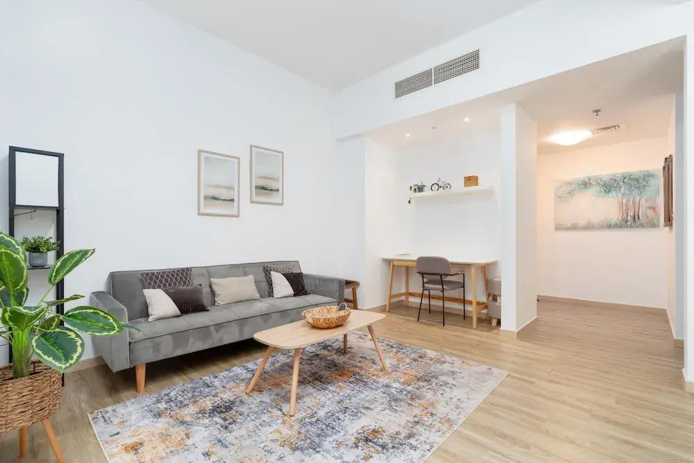 Whitesage - Magnificent Waterfront Apt, Steps From the Beach