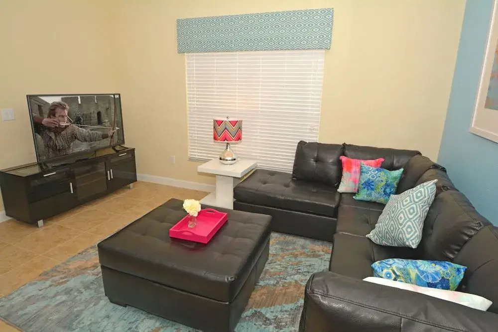 2971BP Posh Palace 4 Br home by RedAwning