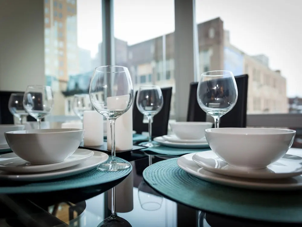 2 Bedroom Furnished Apartment Near Rittenhouse Apts by RedAwning