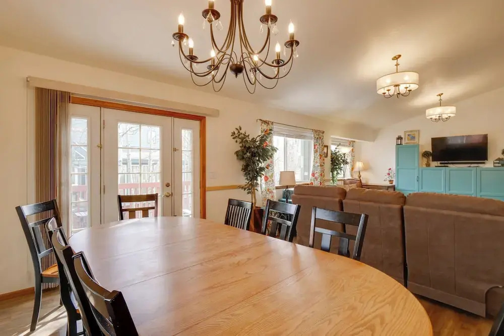 Homey Dog-friendly Retreat w/ Deck in Dtwn Frisco!