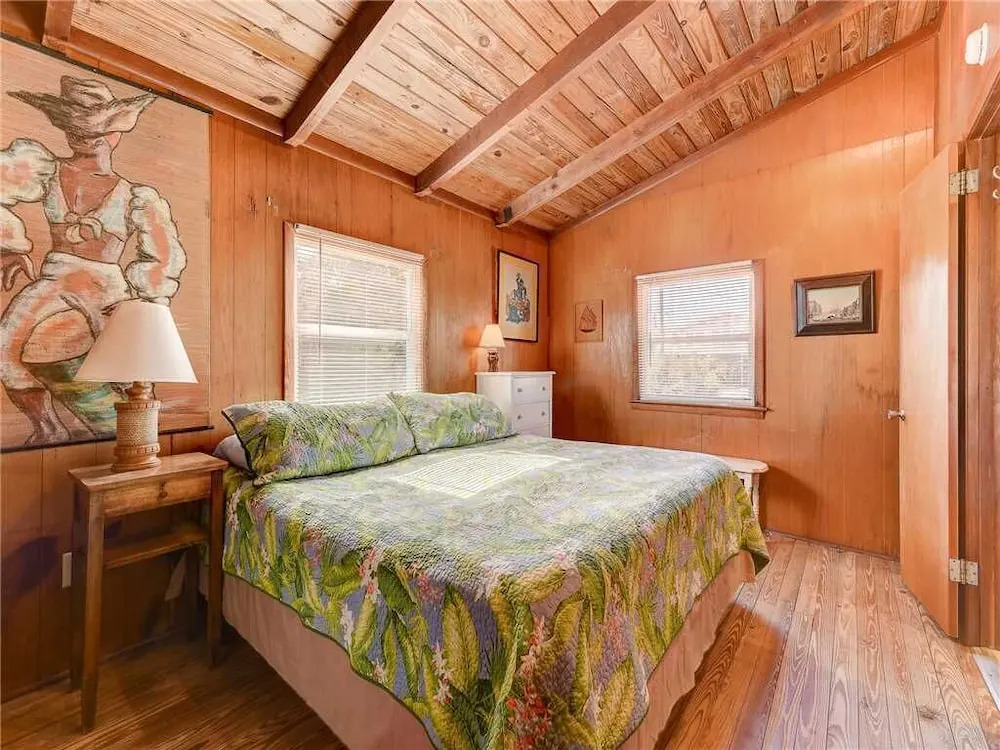 Pounds Cottage, 1 Bedroom, Ocean Front, Pet Friendly, Sleeps 5