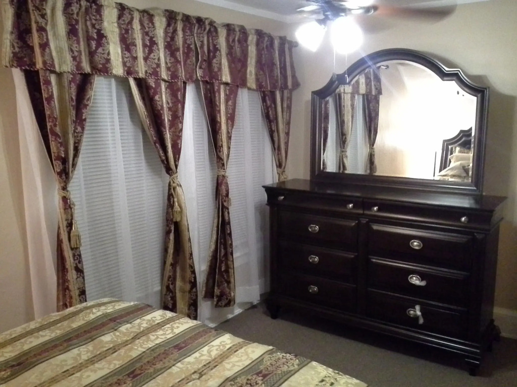 JARVIS West Blvd 6BD Villa by Edgewater Park Downtown